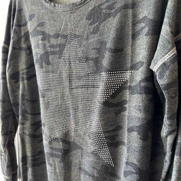 Sundry Shirt Womens XL Camo Star Pullover Soft Viscose Pima Cotton Made in USA - Picture 2 of 6